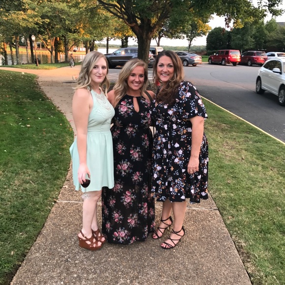 Meet your Posher, Stephanie - Picture 3 of 3